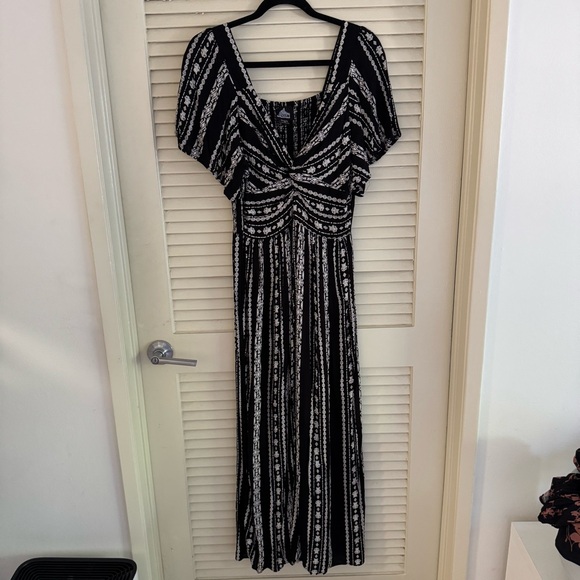 Angie Dresses & Skirts - Angie Black and White Maxi Sundress with Dolman Sleeves